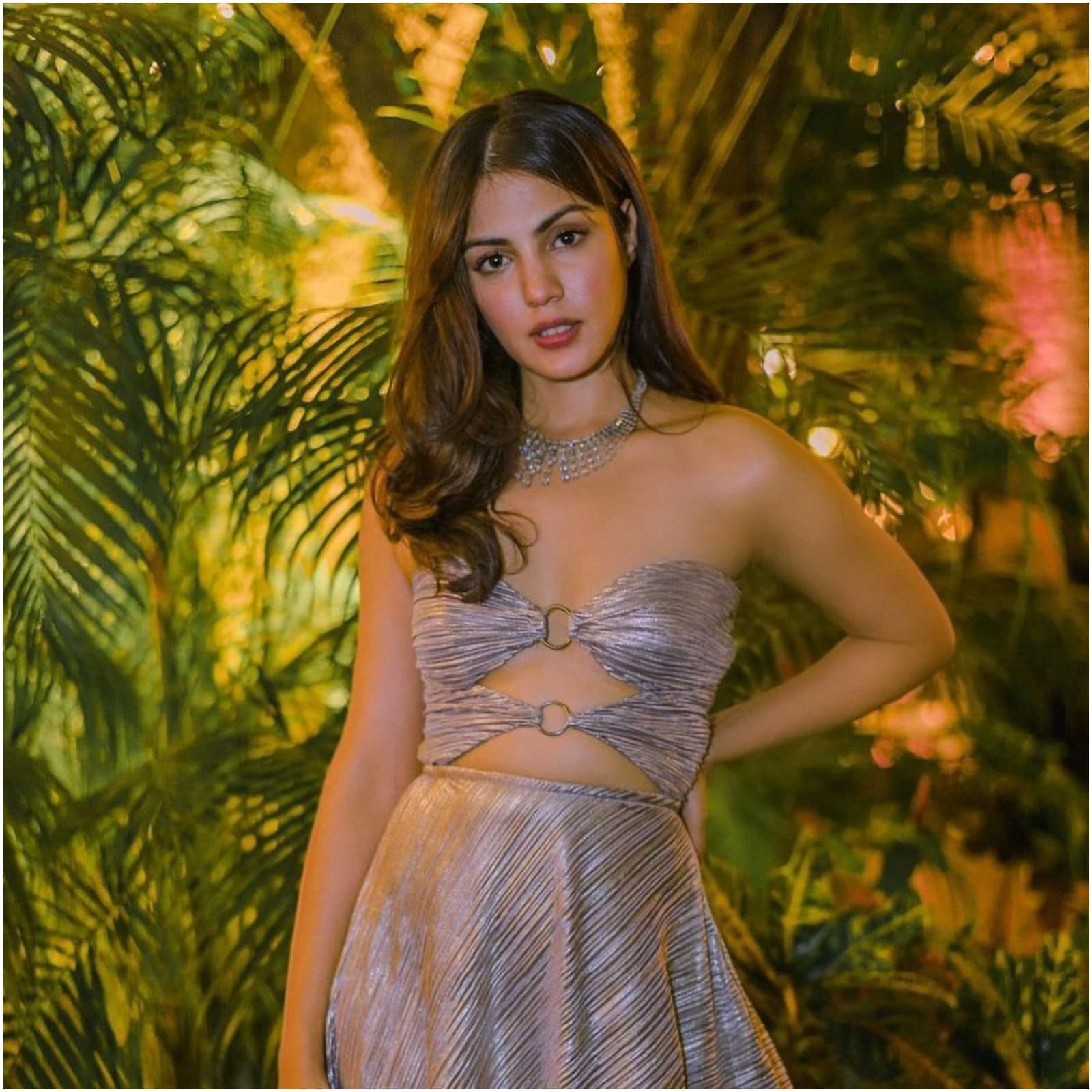 Rhea Chakraborty Says 'Don't Let Anyone Dim Your Sparkle' As She Shines  Bright In Silver Outfit - News18