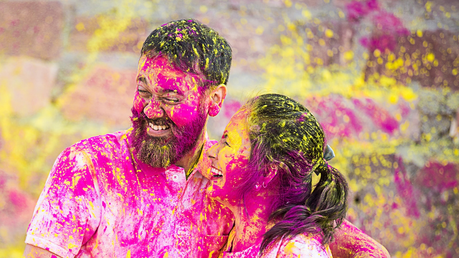 7 Romantic Ideas to Make This Holi More Colourful for Your Partner