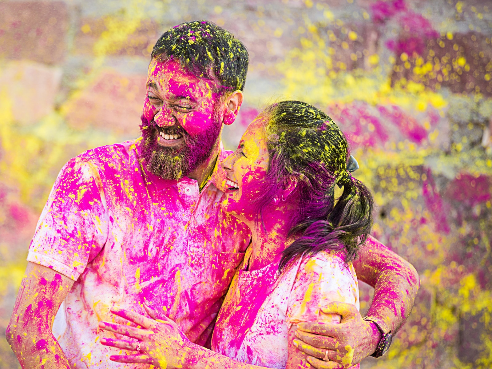 7 Romantic Ideas to Make This Holi More Colourful for Your Partner