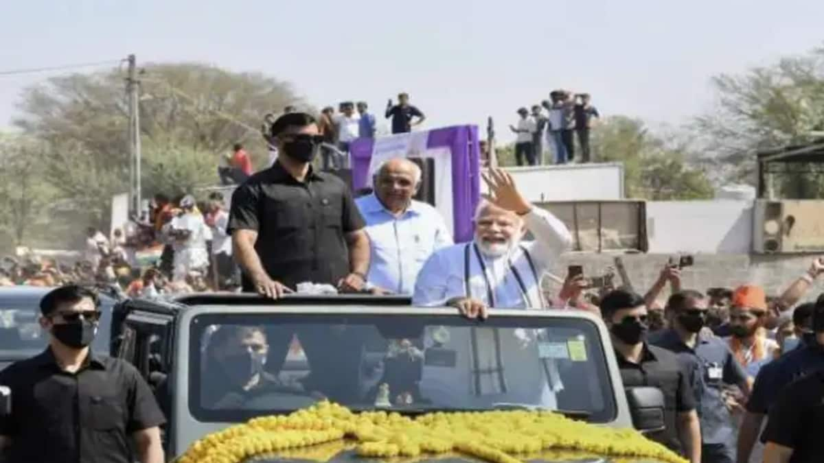 Anand Mahindra Thanks Narendra Modi For Using “Made In India” Mahindra Thar For Gujarat Road Show