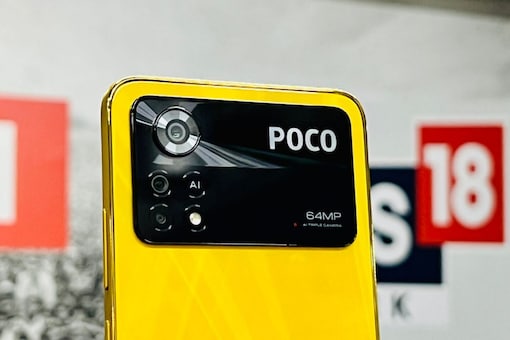 Poco X4 Pro 5G smartphone comes in three storage variants: 6GB RAM + 64GB storage for Rs 18,999, 6GB RAM + 128GB storage for Rs 19,999 and 8GB RAM + 128GB storage for Rs 21,999, respectively. HDFC credit and debit card users can also avail Rs 1,000 instant discount. (Image: Debashis Sarkar/News18)