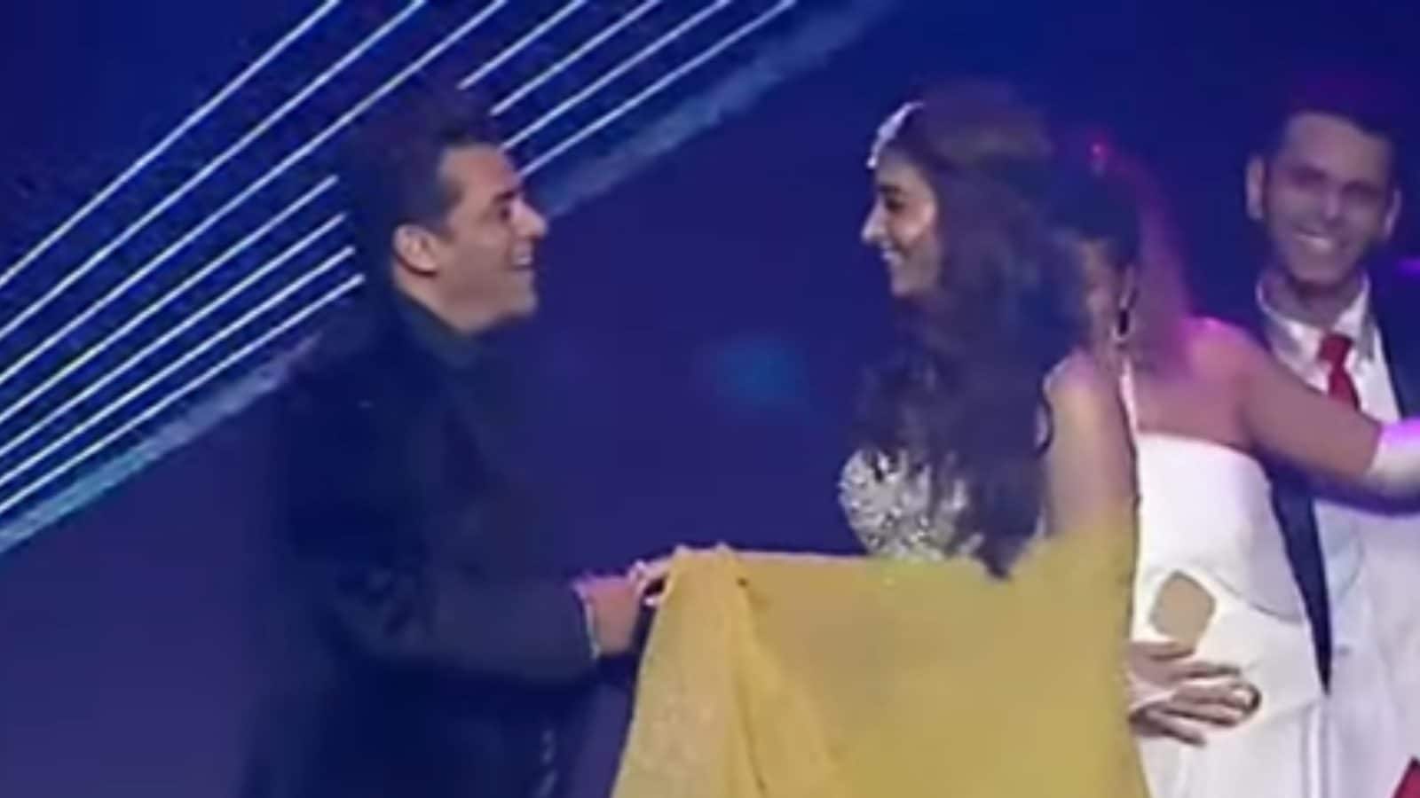 Pooja Hegde Suffers Wardrobe Malfunction While Dancing With Salman Khan