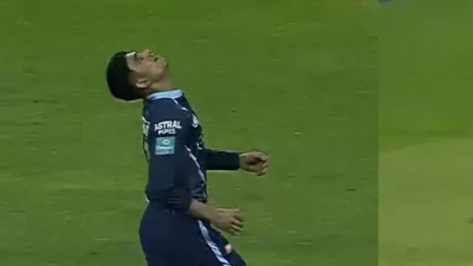 IPL 2022: Shubman Gill Takes Stunning Catch To Dismiss Ewin Lewis | WATCH