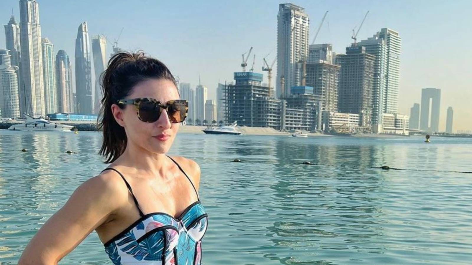 Soha Ali Khan Gives Fitness Goals by Doing a Full Body Workout Using Dumbbells