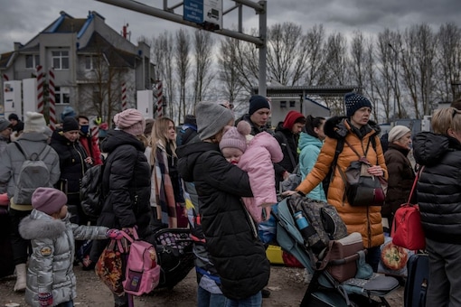 Refugees fleeing the Russian invasion of Ukraine gather at the border in Palanca in Moldova on March 8. (File photo/The New York Times)