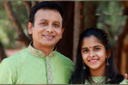 'Absolute Delight': Video of Singer Unnikrishnan Plaiting Daughter's ...