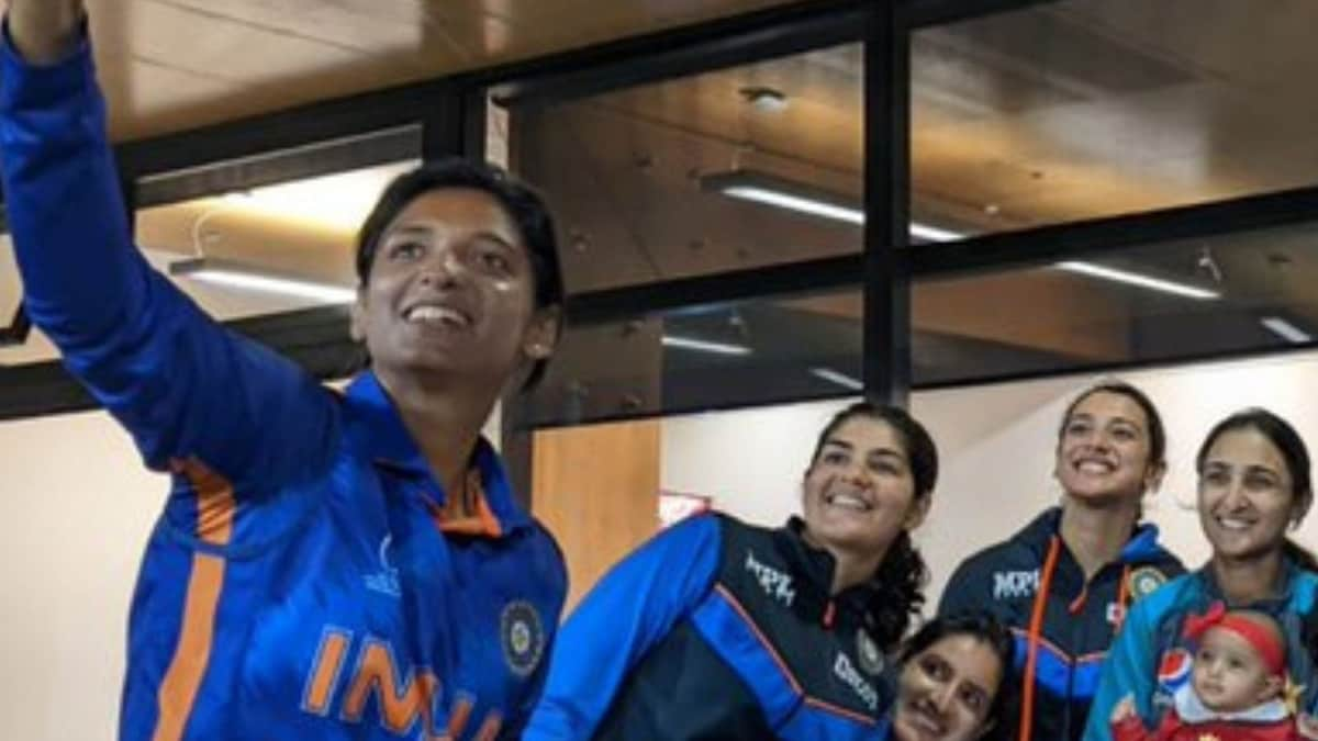 Photos of Indian Women Cricket Team Bonding with Pakistan Skipper's Baby Win Hearts