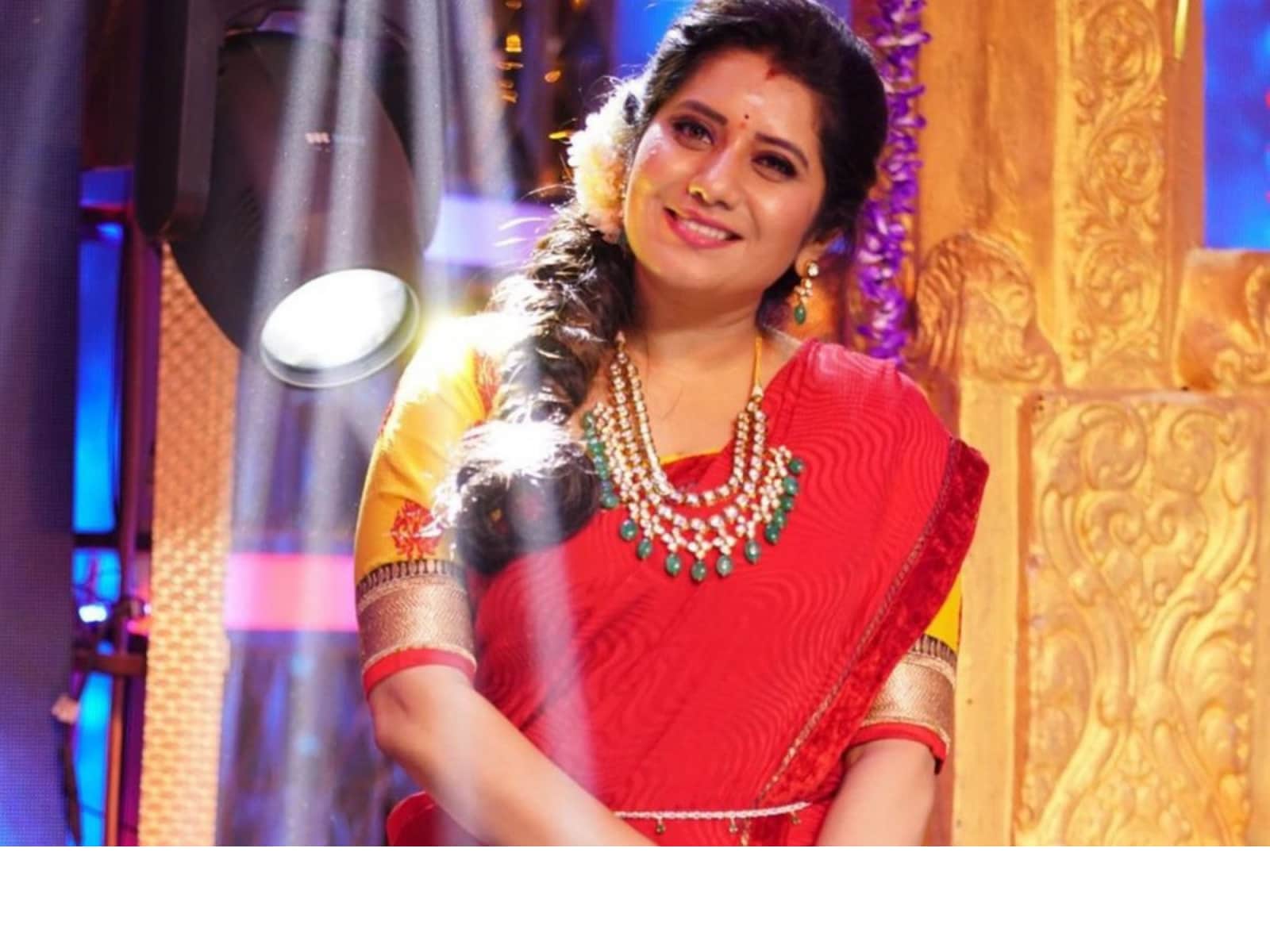 1600px x 1200px - Promo Shows Priyanka Deshpande Back as Anchor of Super Singer 8 - News18