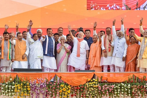 Ѥ: ¡Ѱ Narendra Modi Ѻ BJP Yogi Adityanath ҧԸҺҹ㹰ҹ˹ҤѰصûȷʹ Atal Bihari Ekana Ѥѹء 25 չҤ 2565 ҡ UP Anandiben Patel Ф  蹡ѹ  (Ҿ PTI/Nand Kumar)
