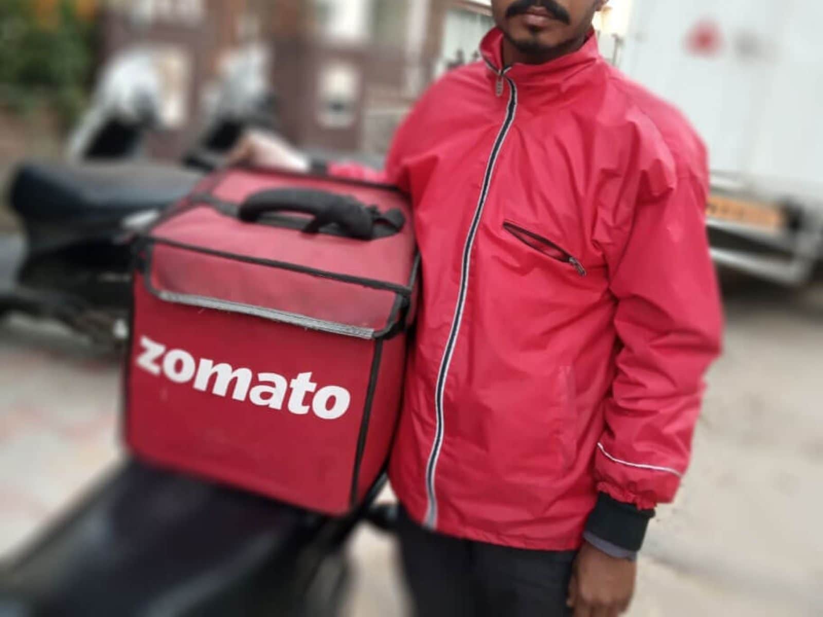 Bengaluru delivery agent's unusual work attire: Swiggy t-shirt, Zomato bag,  Porter helmet