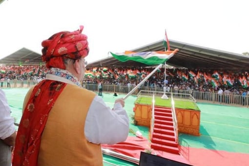 India Creates Guinness Record for Simultaneous Waving of More than 78,000  National Flags