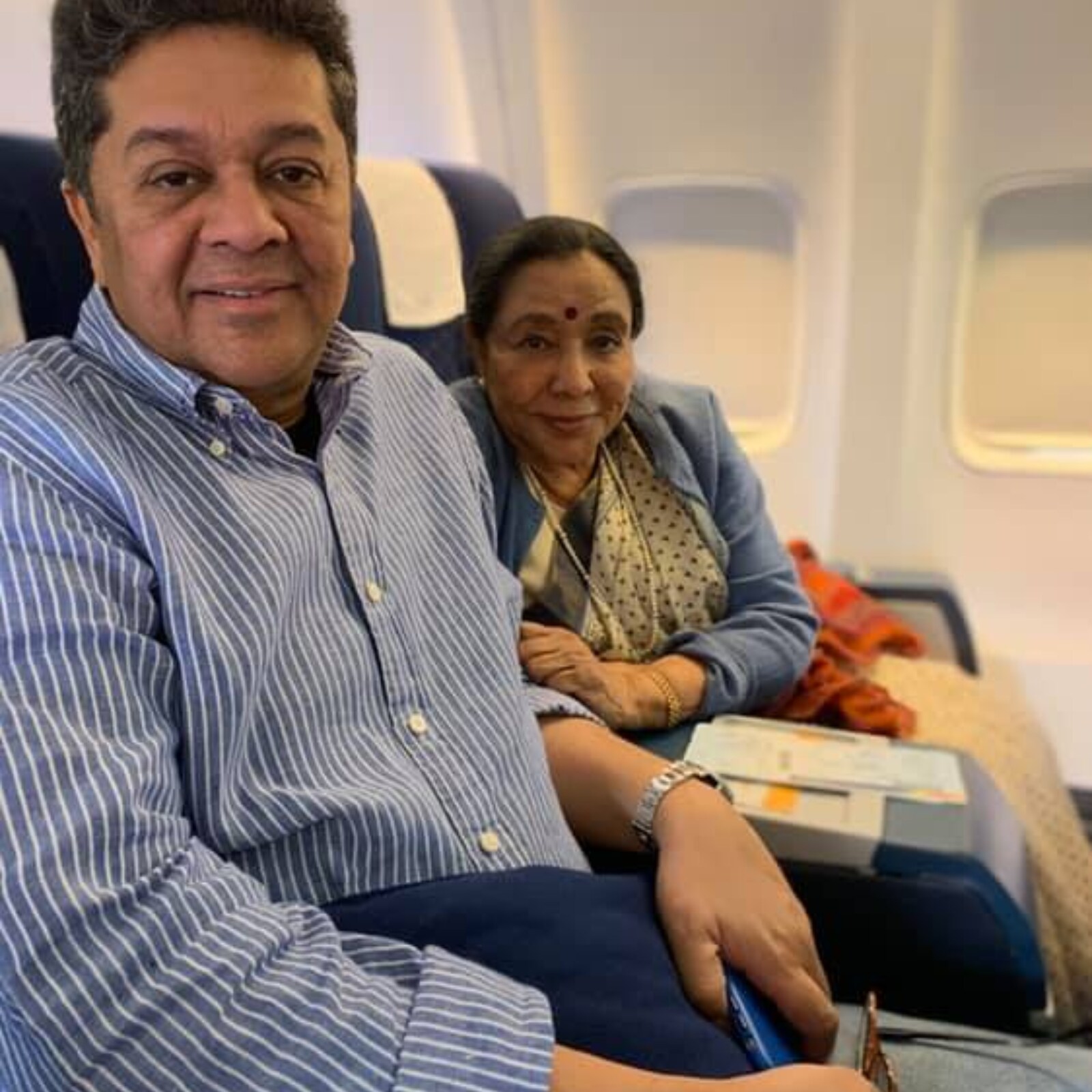 Asha Bhosle's Son Hospitalised After He Falls Down Due To Dizziness, Was  Admitted In ICU: Report