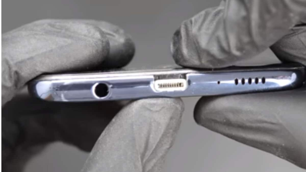 Engineer Puts iPhone Charging Port in an Android Phone