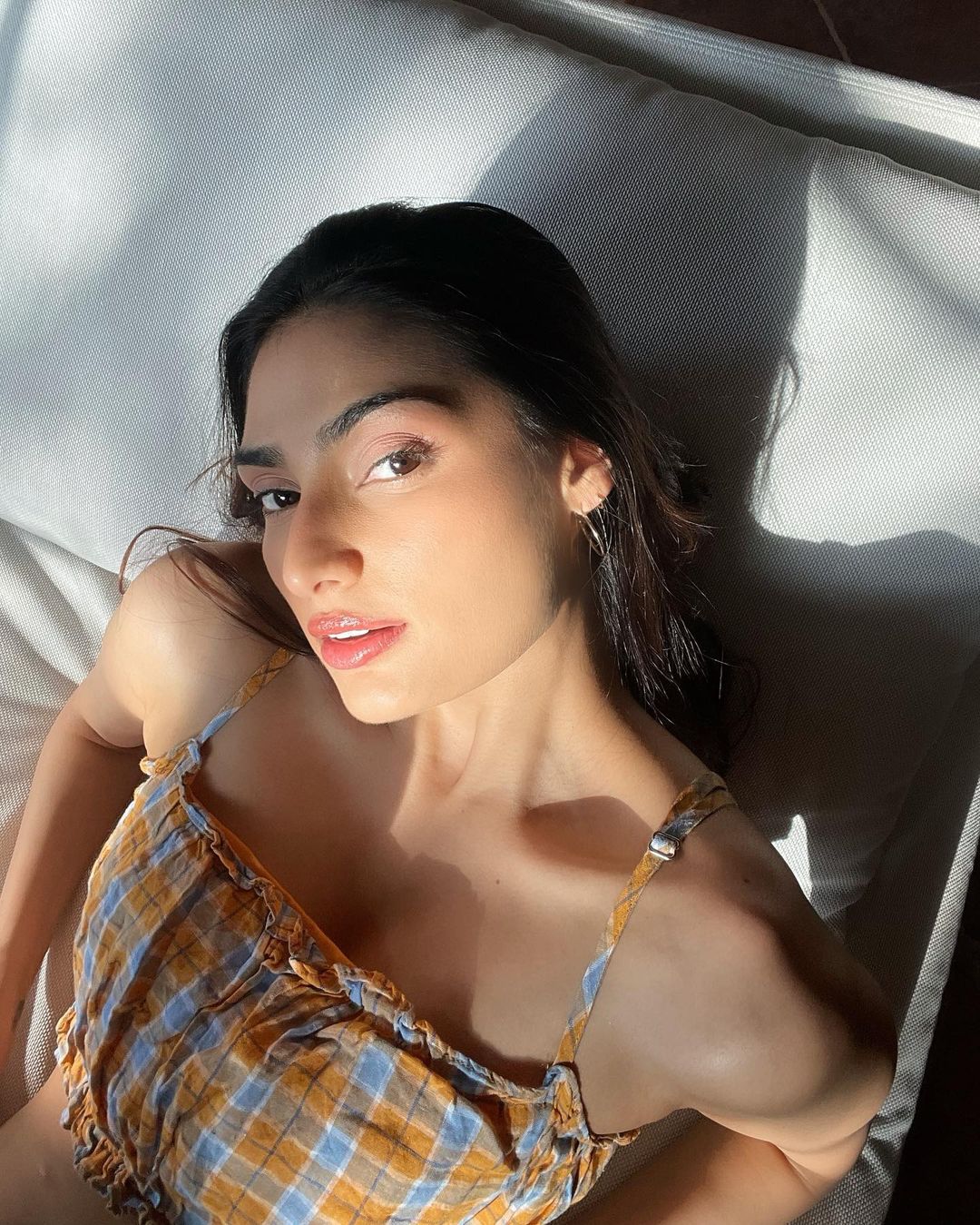 Athiya Shetty Mesmerises With Her Makeup-free Sunkissed Photos, See The  Divas Gorgeous Pictures - News18
