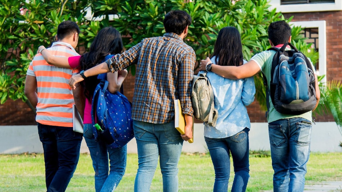 Indian Students Enrolling in Pakistani Colleges Will Not be Eligible for Employment in India: UGC, AICTE