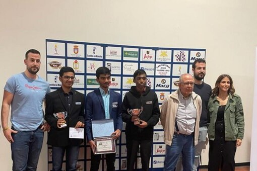 D Gukesh (C) 48th La Roda International Open Chess tournament (Photo: Twitter/D Gukesh)