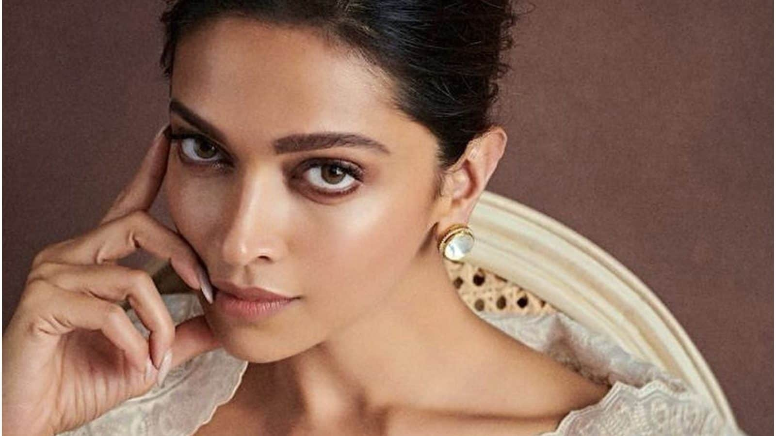 Cannes 2022: Deepika Padukone turns up the heat in a custom black Louis  Vuitton design - Times of India