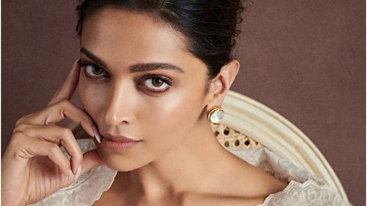 Deepika Padukone walks at the red carpet in a Black Louis Vuitton: Deepika  Padukone walked the red carpet on Day 6 in a black Louis Vuitton creation  by Nicolas Ghesquiere and she