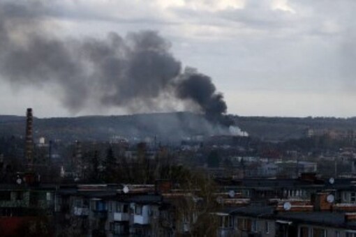 Dark smoke rises after an air strike in Lviv on April 18. (File photo/AFP)