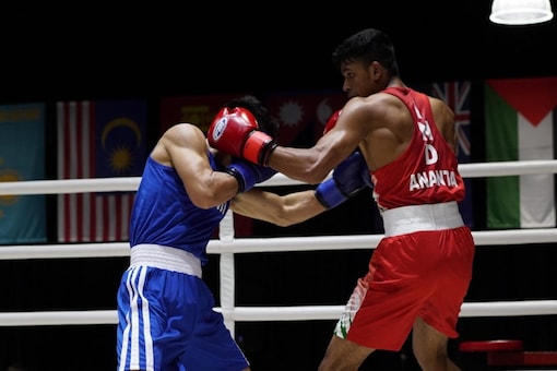 India's Ananta Chopde (in Red) in action at the Thailand Open (BFI Photo)