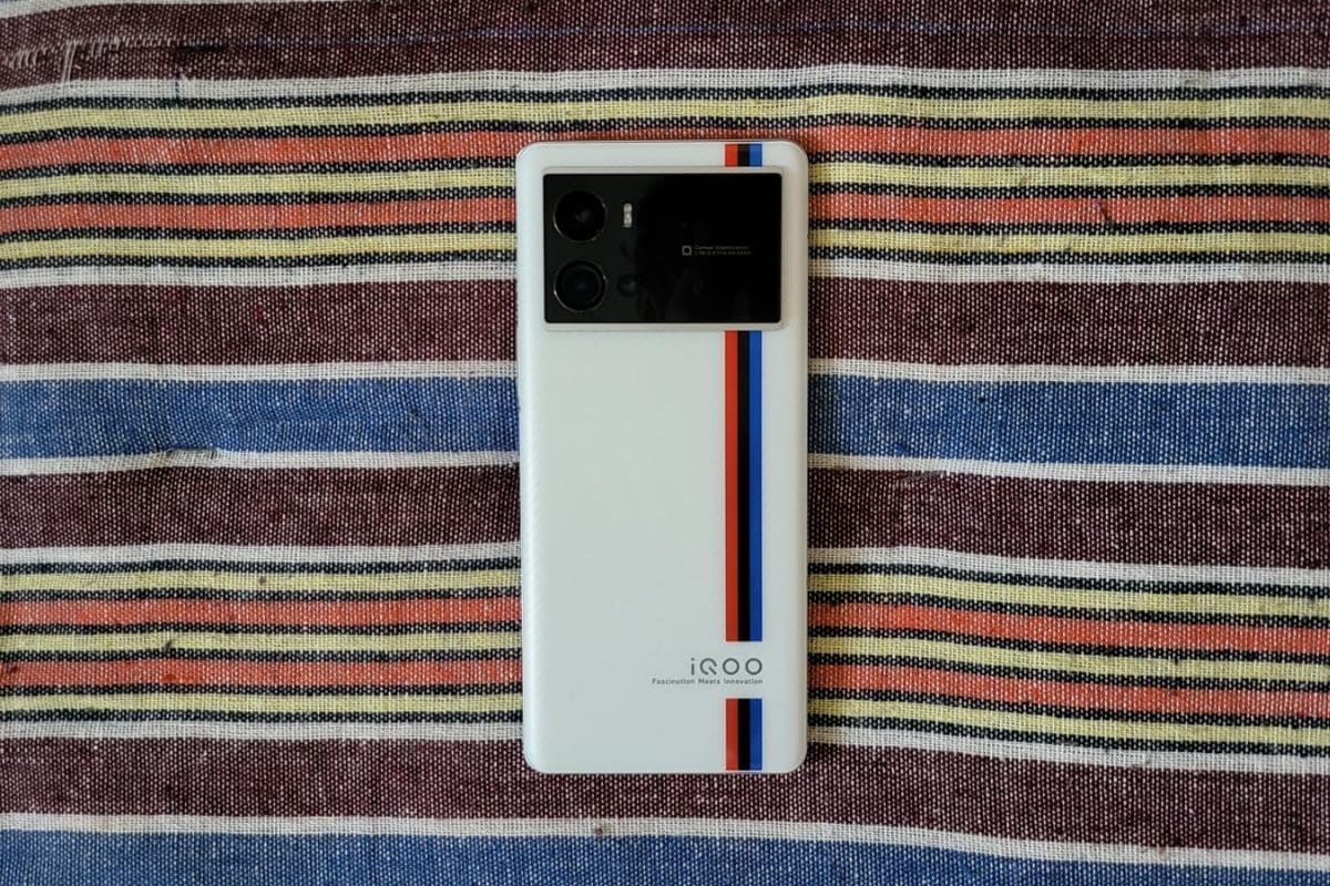 The iQoo 9 Pro Legend is a very good Android flagship smartphone, but Vivo's FunTouch OS makes the experience a bit tangled. (Image Credit: News18/ Darab Mansoor Ali)
