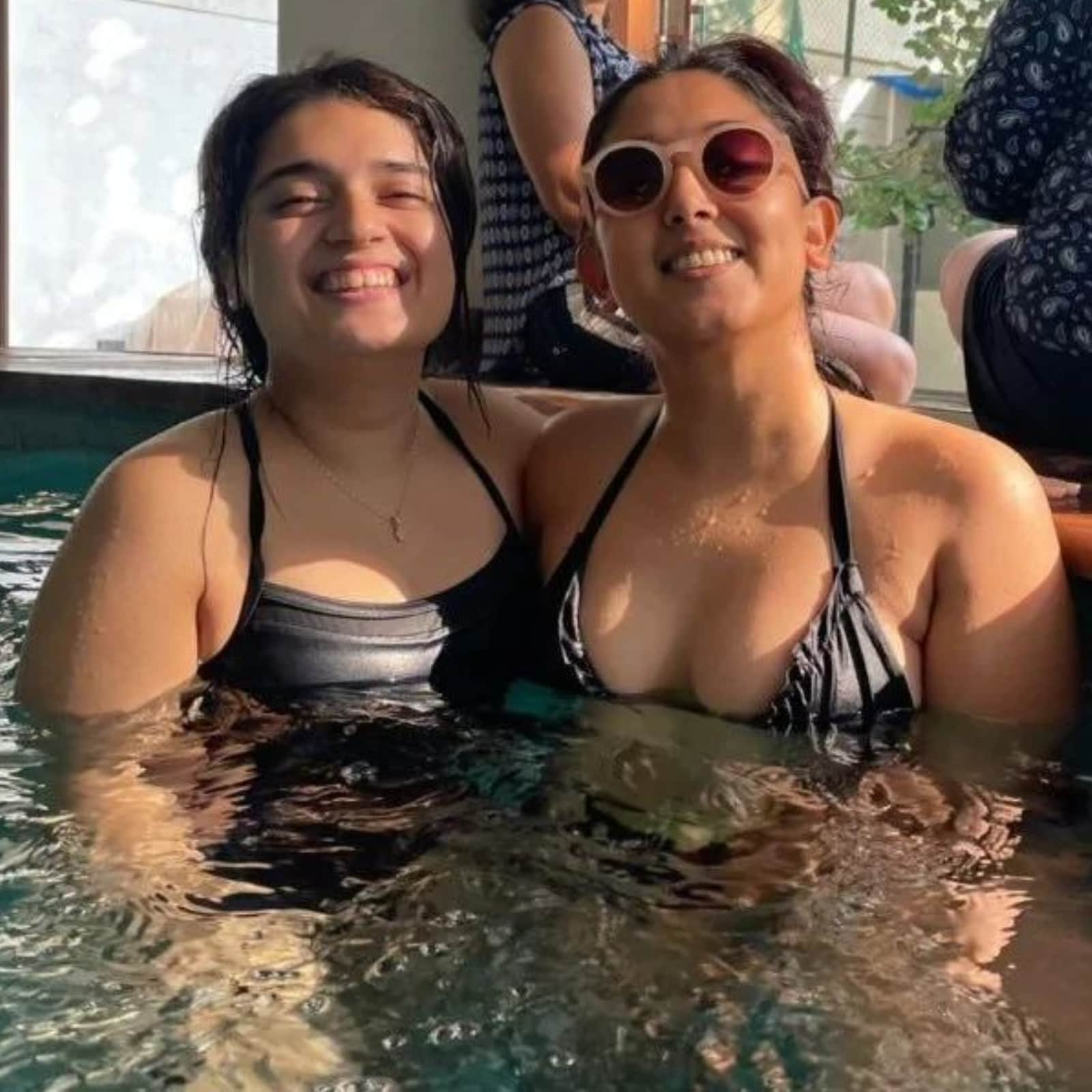 Aamir Khan Full Sexy Video Xxx - Aamir Khan's Daughter Ira Khan Slips into Sexy Bikini for Pool Party, Poses  With BFFs in Viral Pics - News18