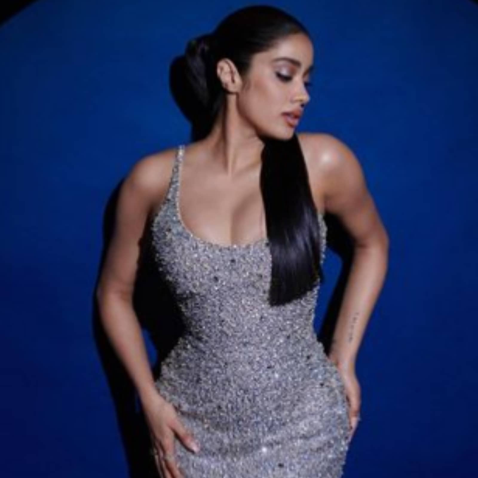 Janhvi Kapoor once gets trolled by the netizens for her bold look in a gold  shimmery gown