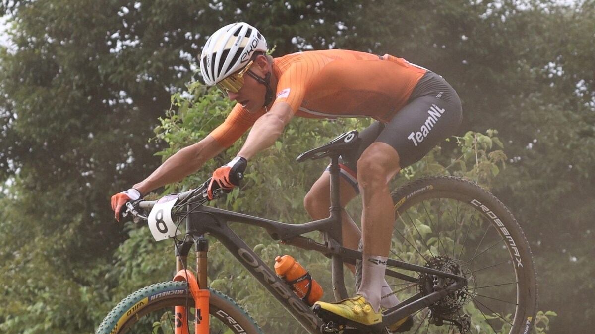 Dutch Cyclist Milan Vader 'Stable' After Tour of Basque Country Crash