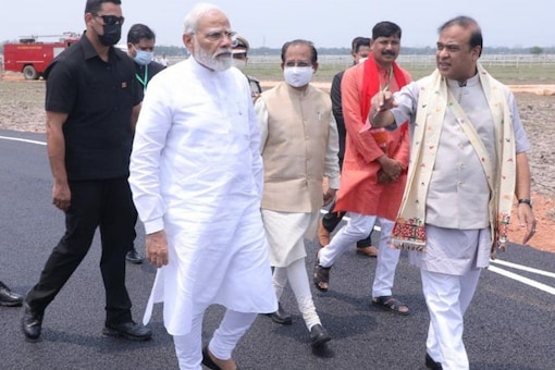 PM Modi walks with Assam CM Himanta Biswa Sarma upon his arrival in Diphu. (News18)