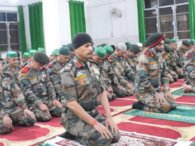 Indian Army Officers Offering Namaz in Kashmir Shows Unity in Diversity ...