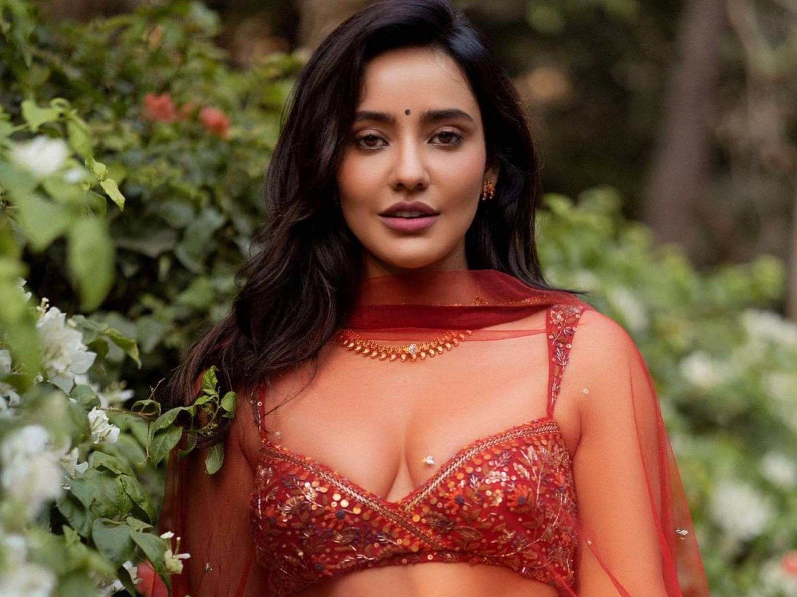 Neha Sharma Oozes Oomph In Red Lehenga And Cleavage-baring Choli, See Her  Hottest Outfits With Plunging Neckline - News18