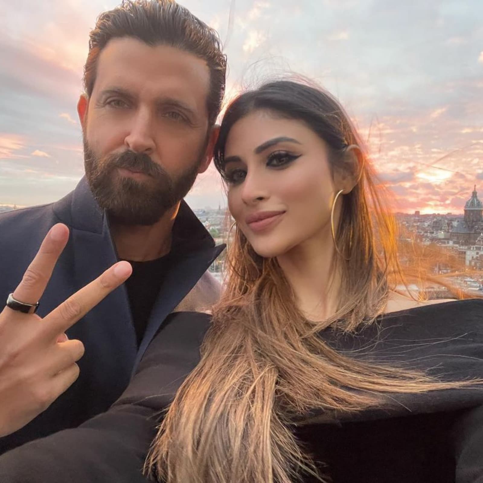 Hrithik Roshan Twins With Mouni Roy in Black in Latest Pic; Latter Calls  The Actor 'Wonderful Human' - News18