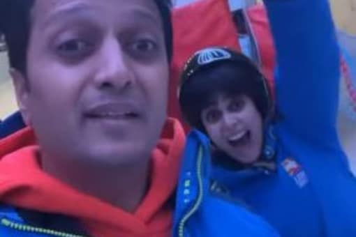 Riteish Deshmukh Calls Married Men 'Bahadur' In Hilarious Video; See Genelia D'Souza's Reaction Riteish Deshmukh Calls Married Men 'Bahadur' In Hilarious Video; See Genelia D'Souza's Reaction