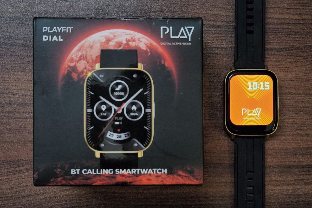 The display on the PLAYFIT Dial comes with a thick chin. (Image Credit: News18/ Darab Mansoor Ali)