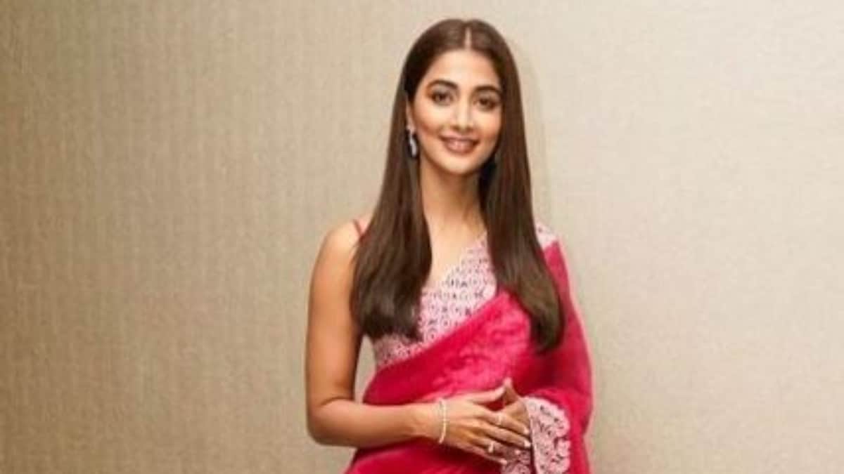 Pooja Hegde Turns Heads In Desi Avatar With Fuchsia Saree During Acharyas Pre Release Event