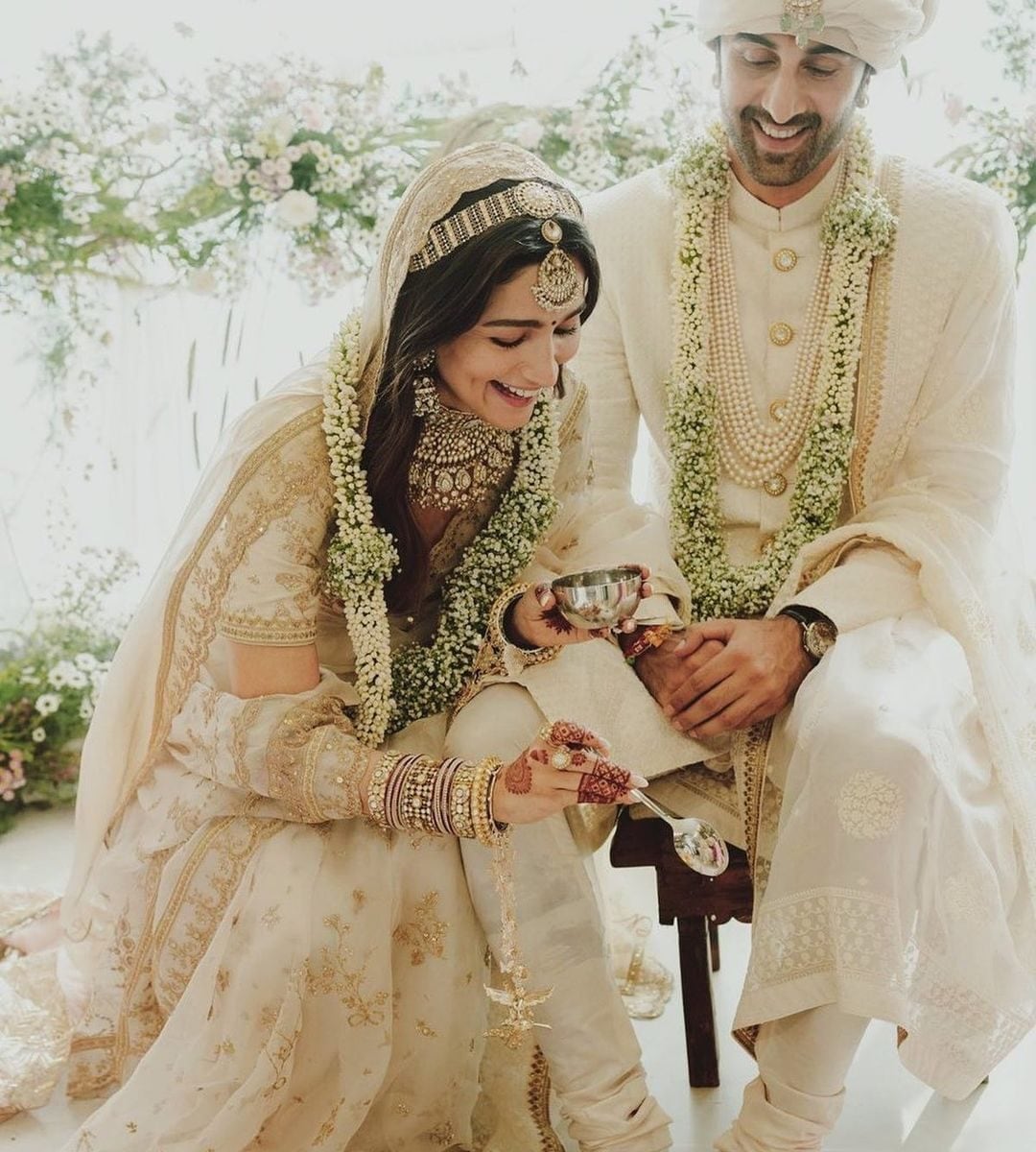 AliaRanbirWedding: Mr & Mrs Kapoor Step Out For Paparazzi