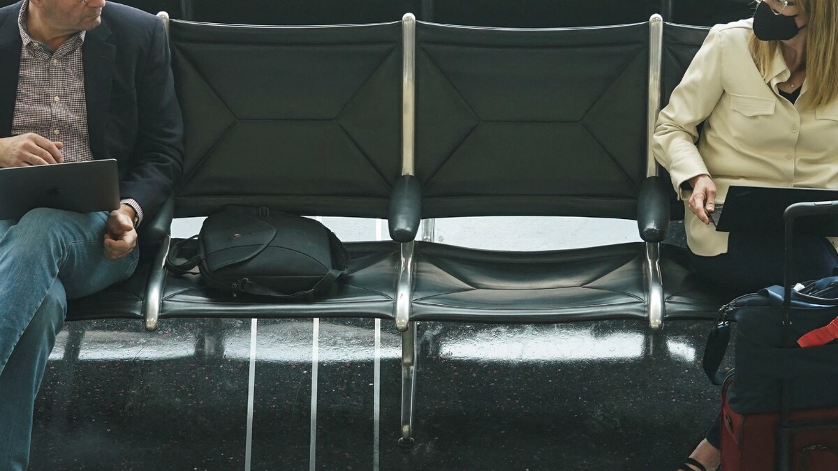 Flyers Cheer MidAir As Pilot Announces That Masks Are Now Optional On