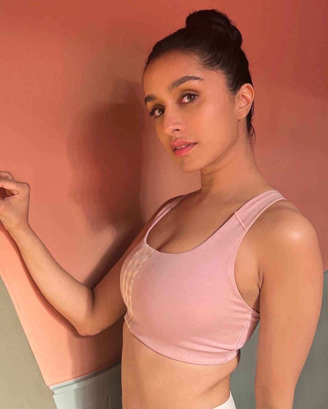 Shraddha Kapoor Flaunts Toned Body In Pink Sports Bra, Check Out The Diva  Acing Her Smart Casual Looks - News18