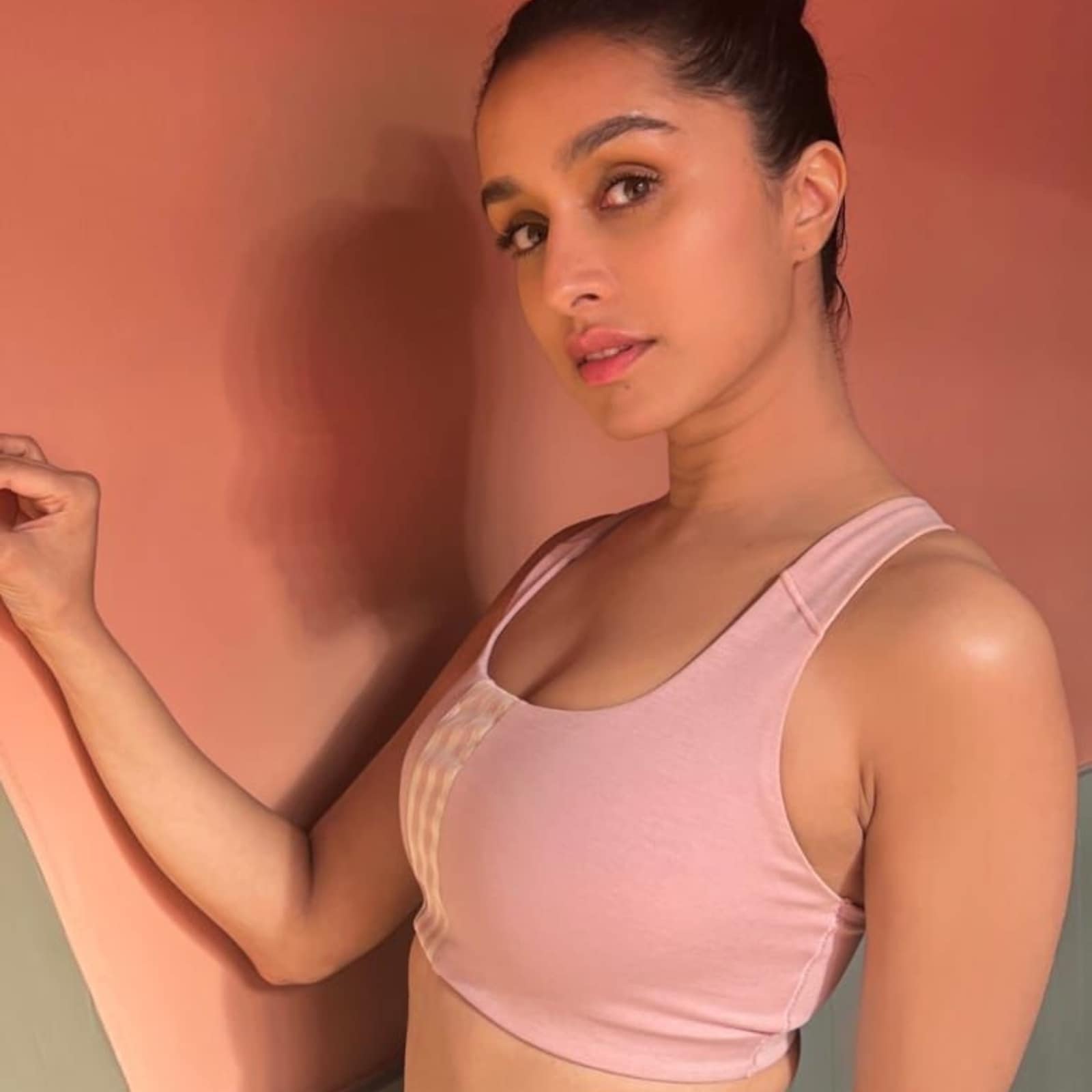 Shraddha Kapoor Hd Photo Sex - Shraddha Kapoor Exudes Ballerina Vibes in Her Latest Instagram Post, Check  It Out - News18
