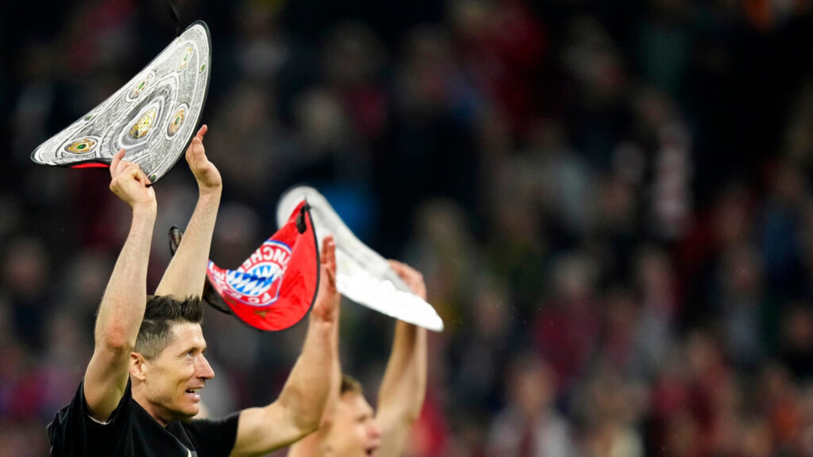 Bayern Munich wins 10th straight Bundesliga title, beats Dortmund