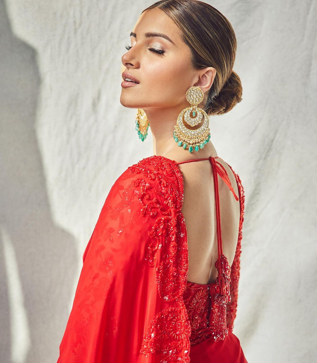Tara Sutaria Is A Picture Of Elegance In Red Saree With Embellished Blouse, See The Diva's Gorgeous Photos Tara Sutaria Is A Picture Of Elegance In Red Saree With Embellished Blouse, See The Diva's Gorgeous Photos