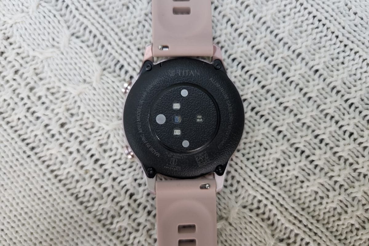 Titan smart watch discount review