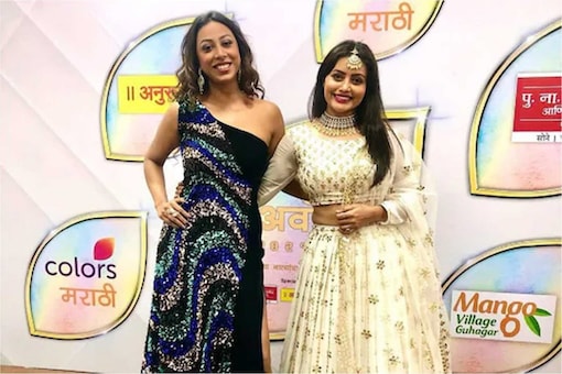 Among the female contestants Sonali Patil and Meenal Shah enjoyed a cordial relationship.