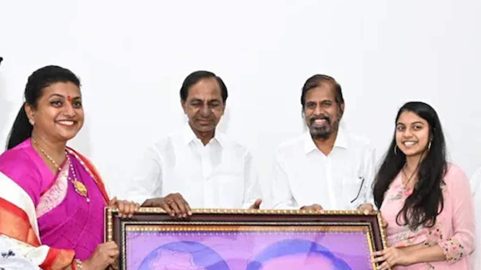 Andhra Pradesh Tourism Minister RK Roja Meets Telangana CM K Chandrashekar Rao – Bollywood news