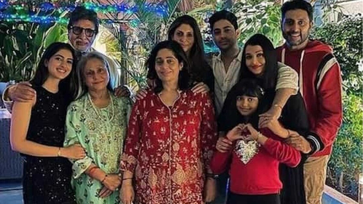 This love-filled Photo of the Bachchan Family is Melting Hearts on ...