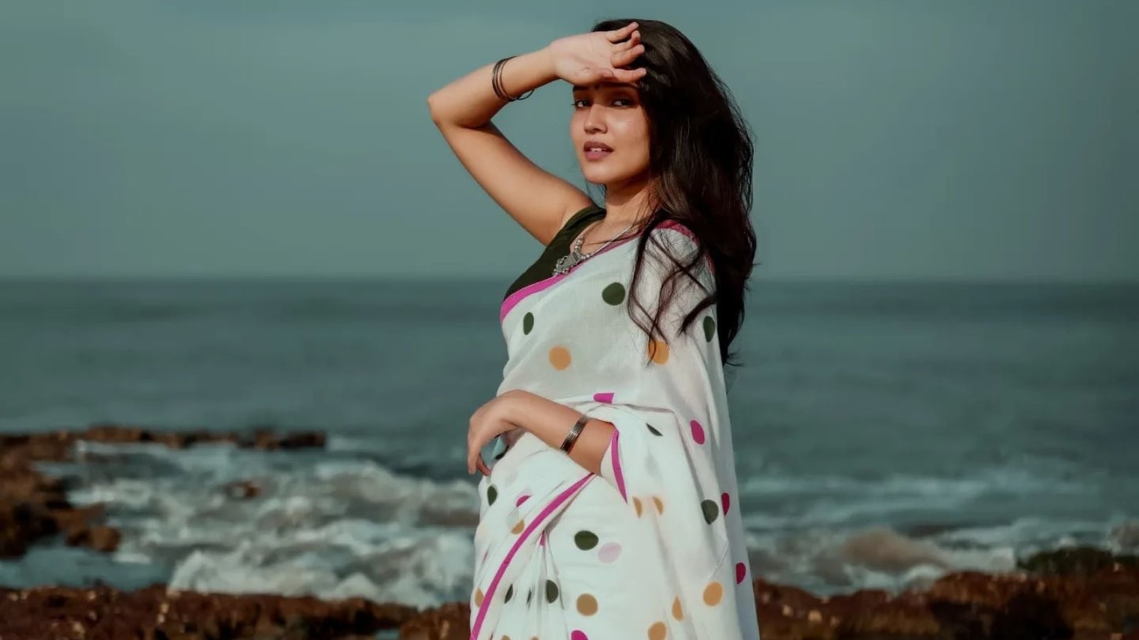 Anikha Surendran yellow saree