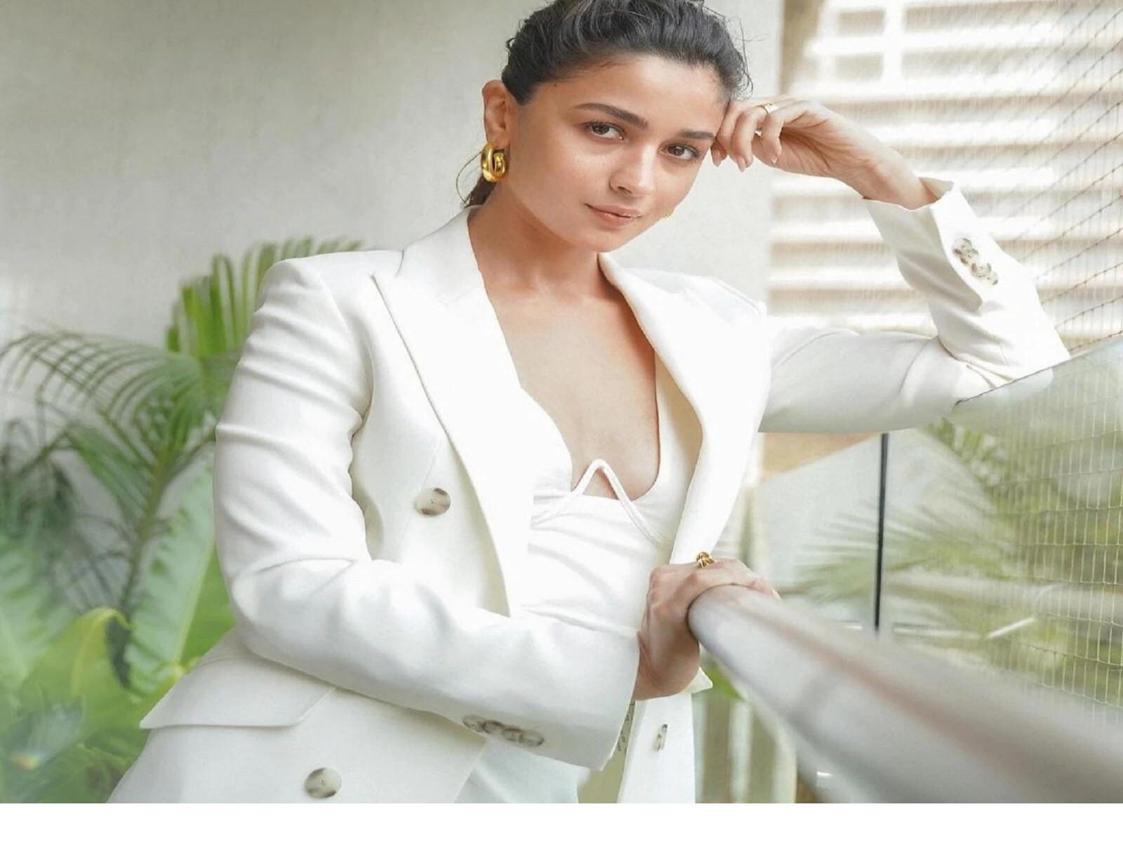 Alia Bhatt's White Kurta Can Easily Be Worn As A Summer Day Dress |  MissMalini