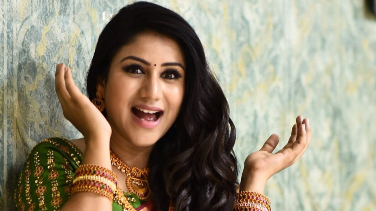 This is What Raja Rani Fame Alya Manasa is Doing Now - News18