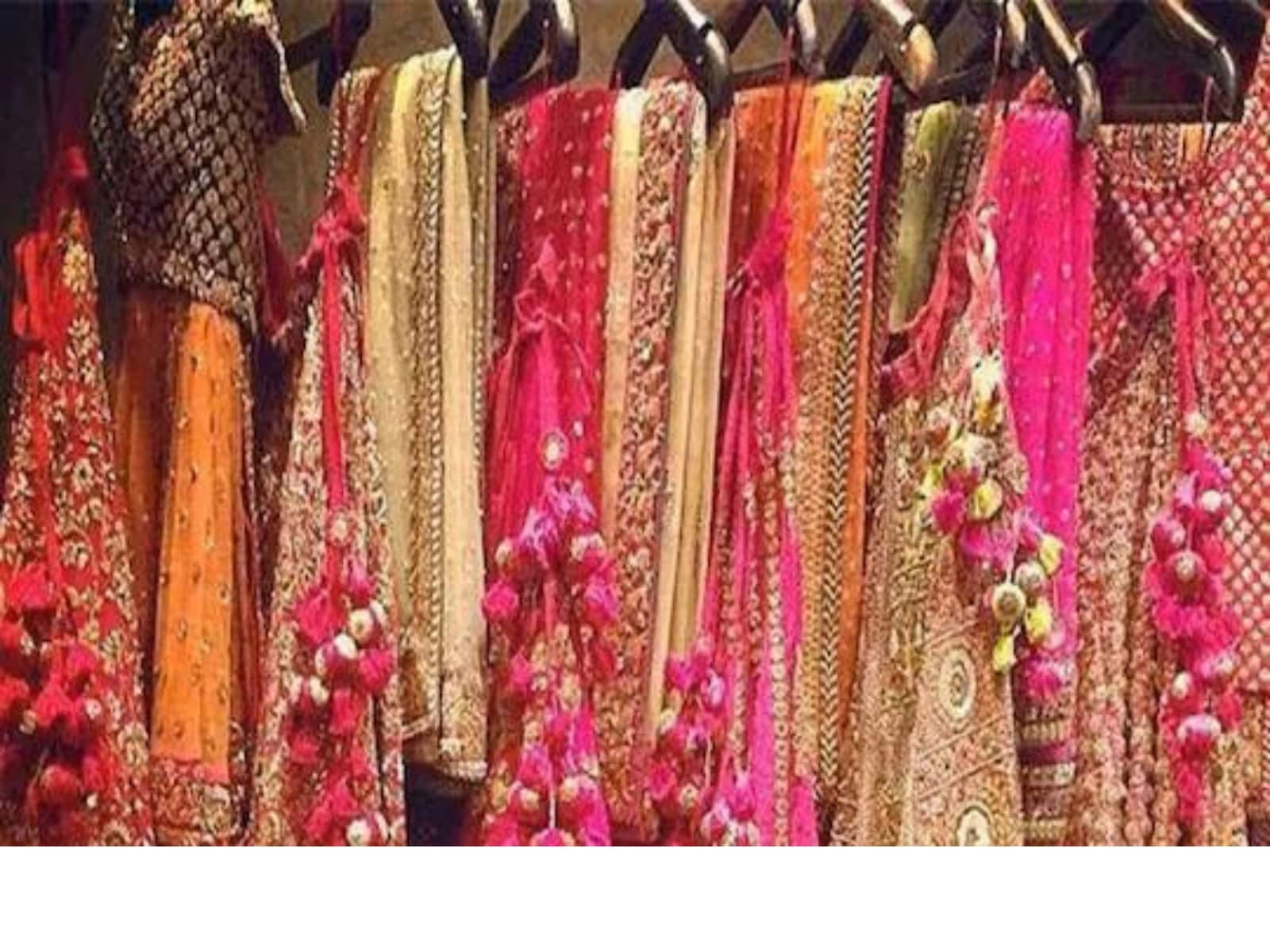 Lehenga Shops in Chandni Chowk Market | Sumangal Saree New Delhi - 324108252