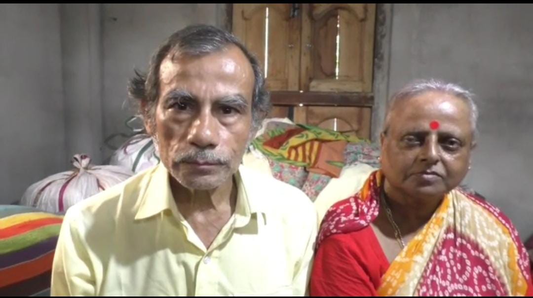 West Bengal Senior Citizens Find Love in a Hopeless Place, Marry at Old-age  Home